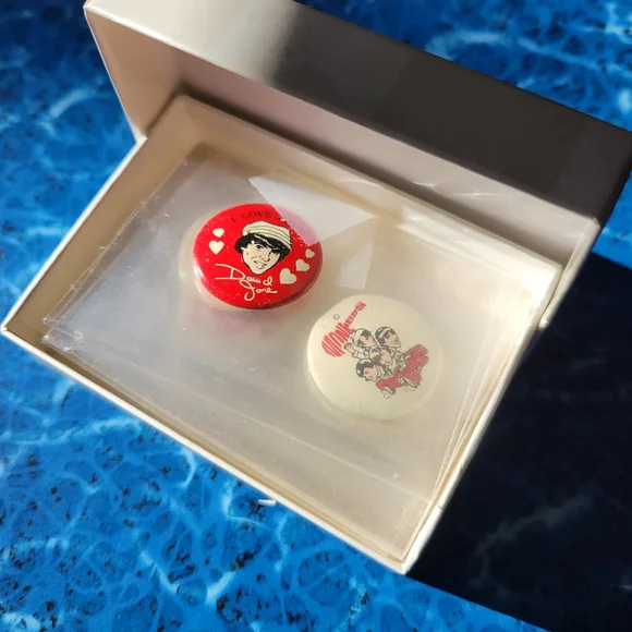 Vintage Monkee pins, set of six, one of each Monkee & two Monkees ones. - Picture 7 of 7